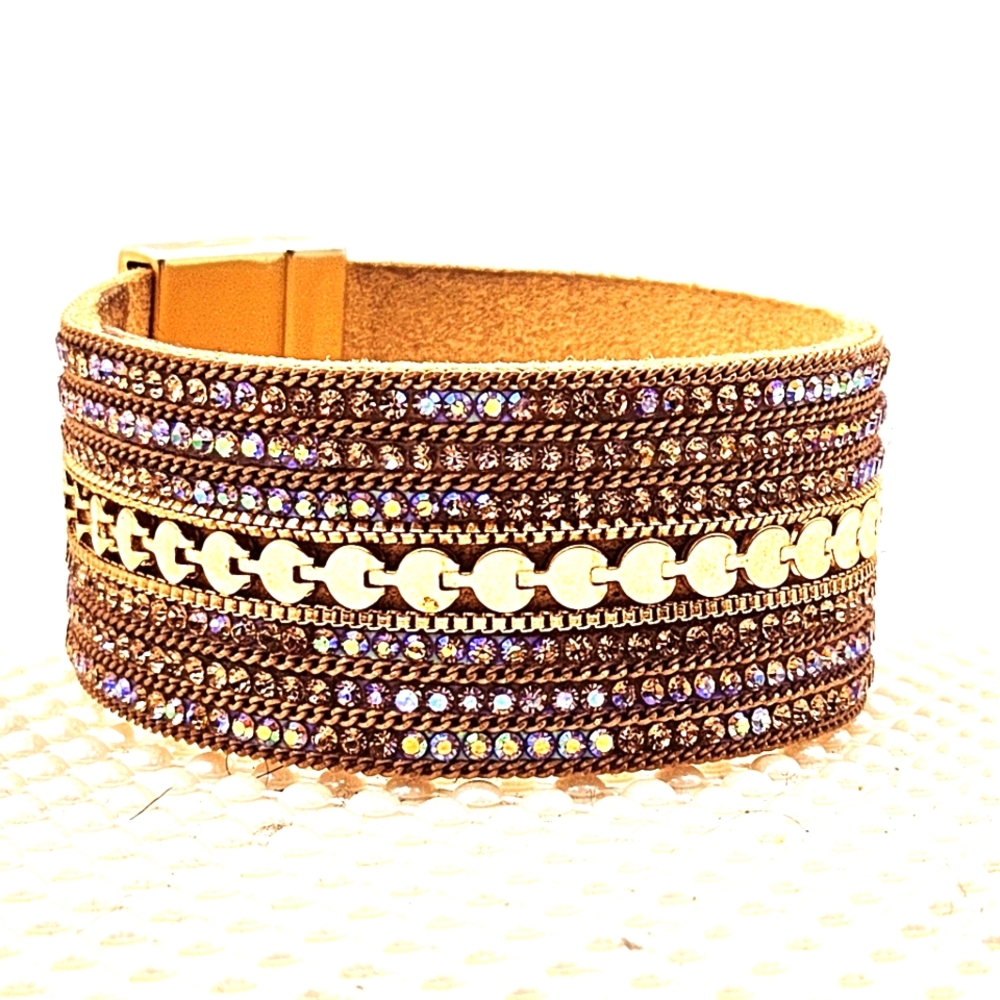 Saachi Rhinestone Cuff